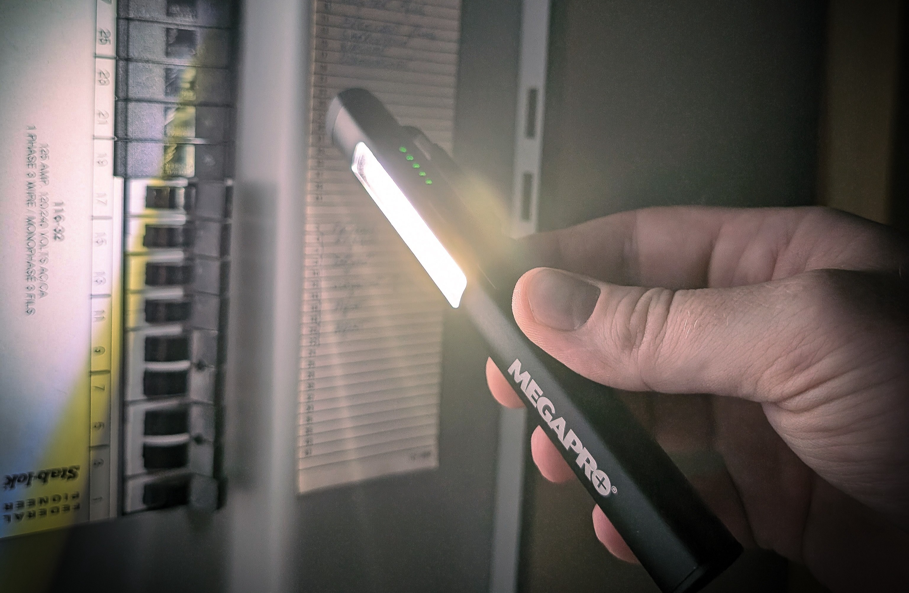 USB-C Worklight -Floodlight at Panel-1-1-1